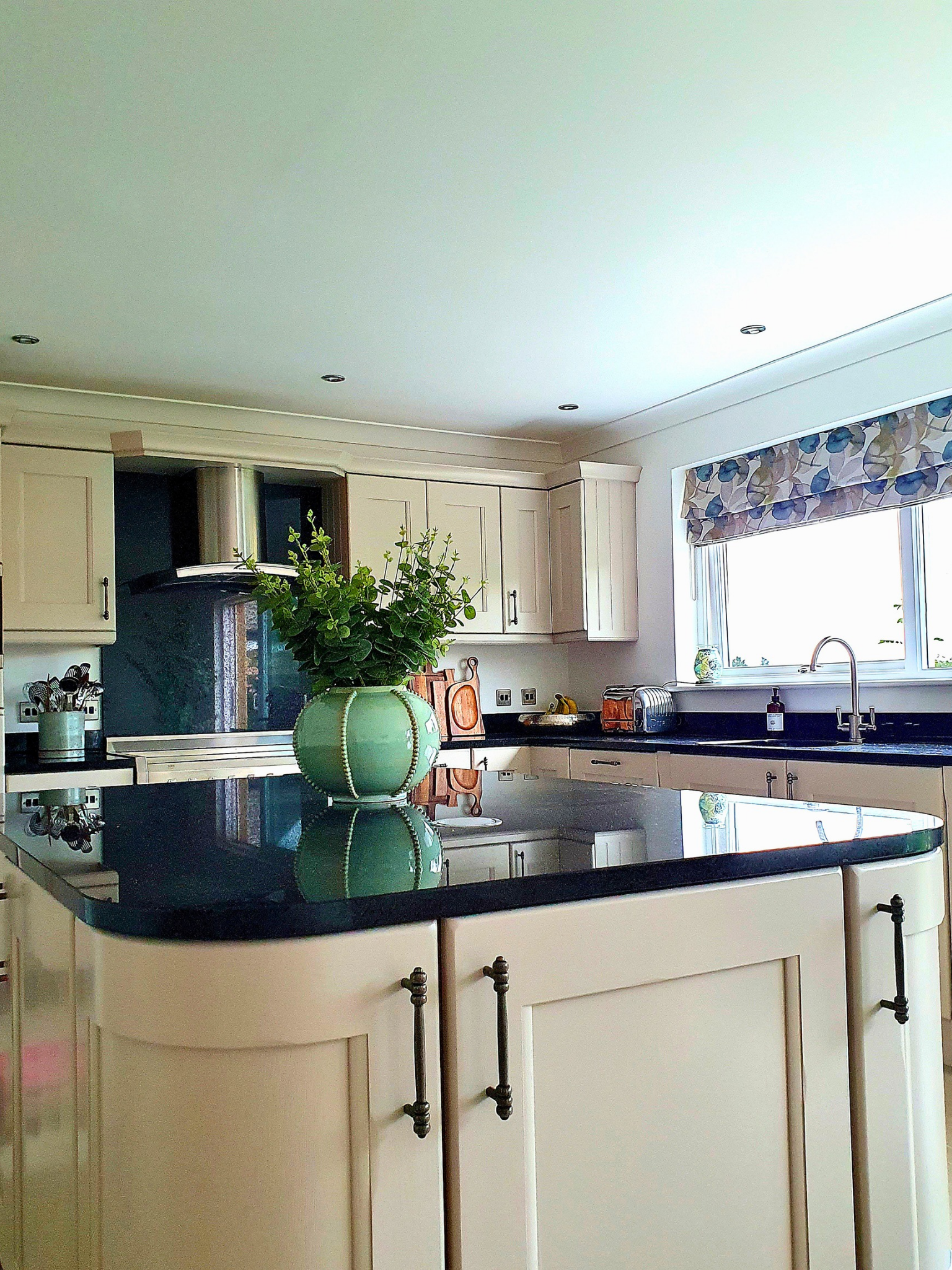 Kitchen after Fresh Finishes spray painting
